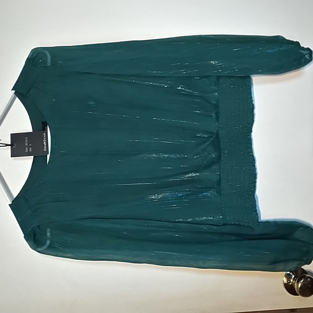 Japna stylish ladies green top with metallic threads size S